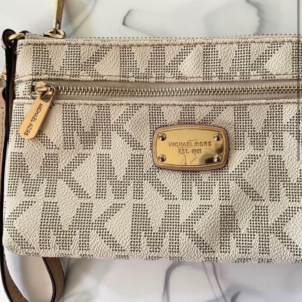Michael KORS LOGO Wristlet